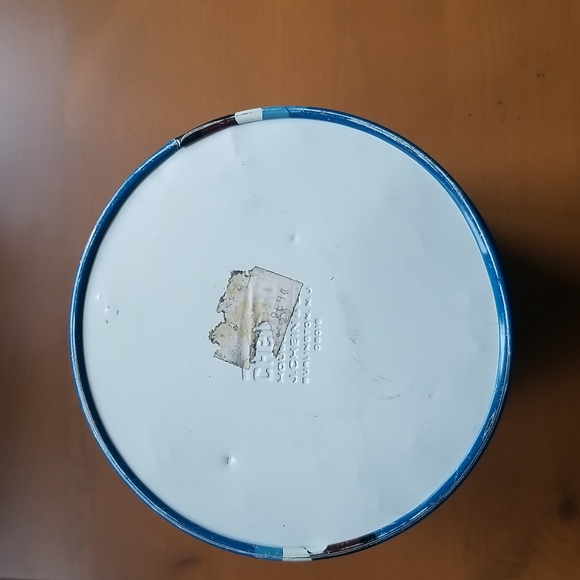 - Vintage oreo tin. Made in NJ - Picture 3 of 5